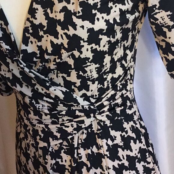 V neck dress in size 6 by RONNI NICOLE in black & tan - Picture 6 of 13